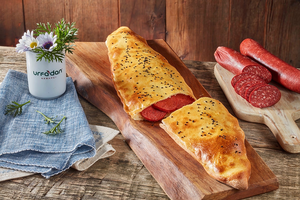 Sucuklu Pide